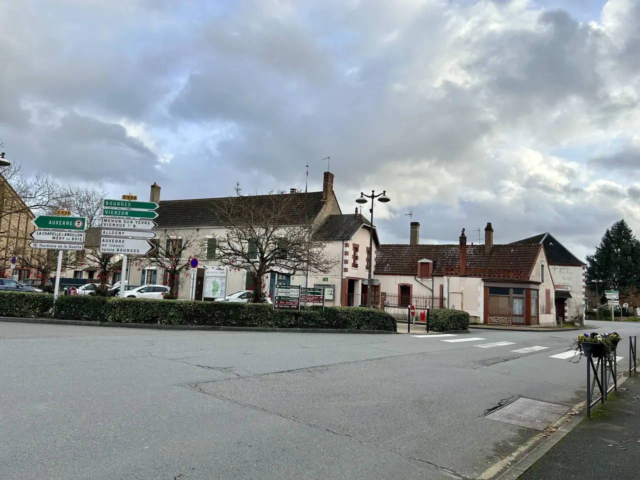 Neuvy-sur-Barangeon - croisement RD926 - RD944