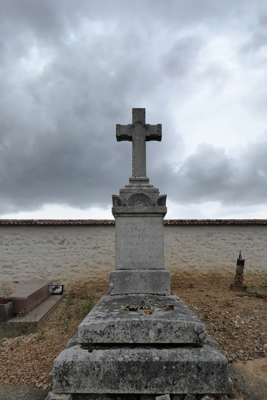 Sépulture Ferdinand Jumeau cimetière de Nogent-le-Phaye Eure-et-Loir France