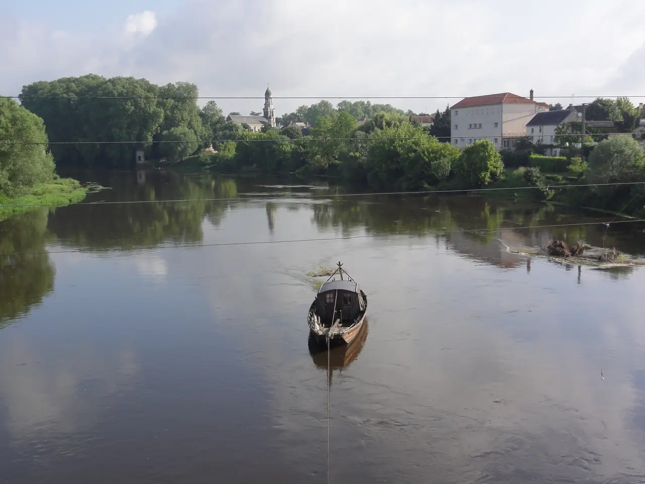 File:Les Ormes (Vienne) vue de la Vienne.JPG