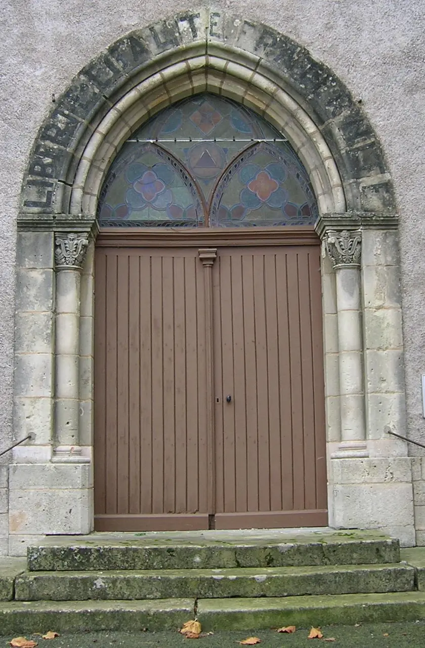 File:Front of Pernay's church.JPG