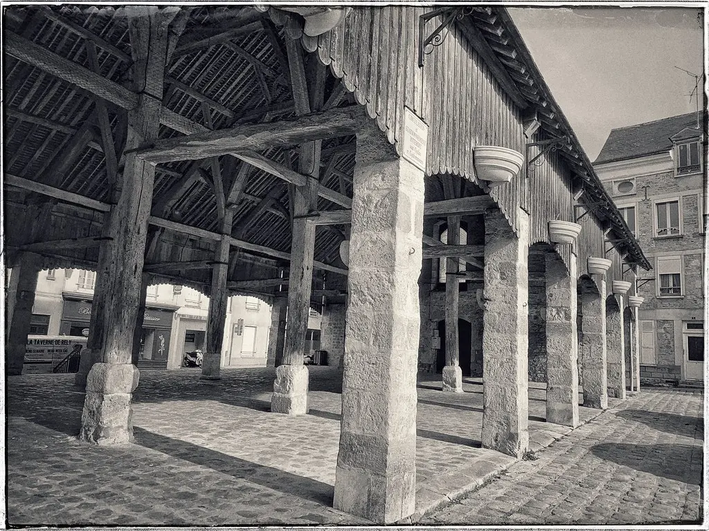 Halle de Puiseaux …as it ever was …