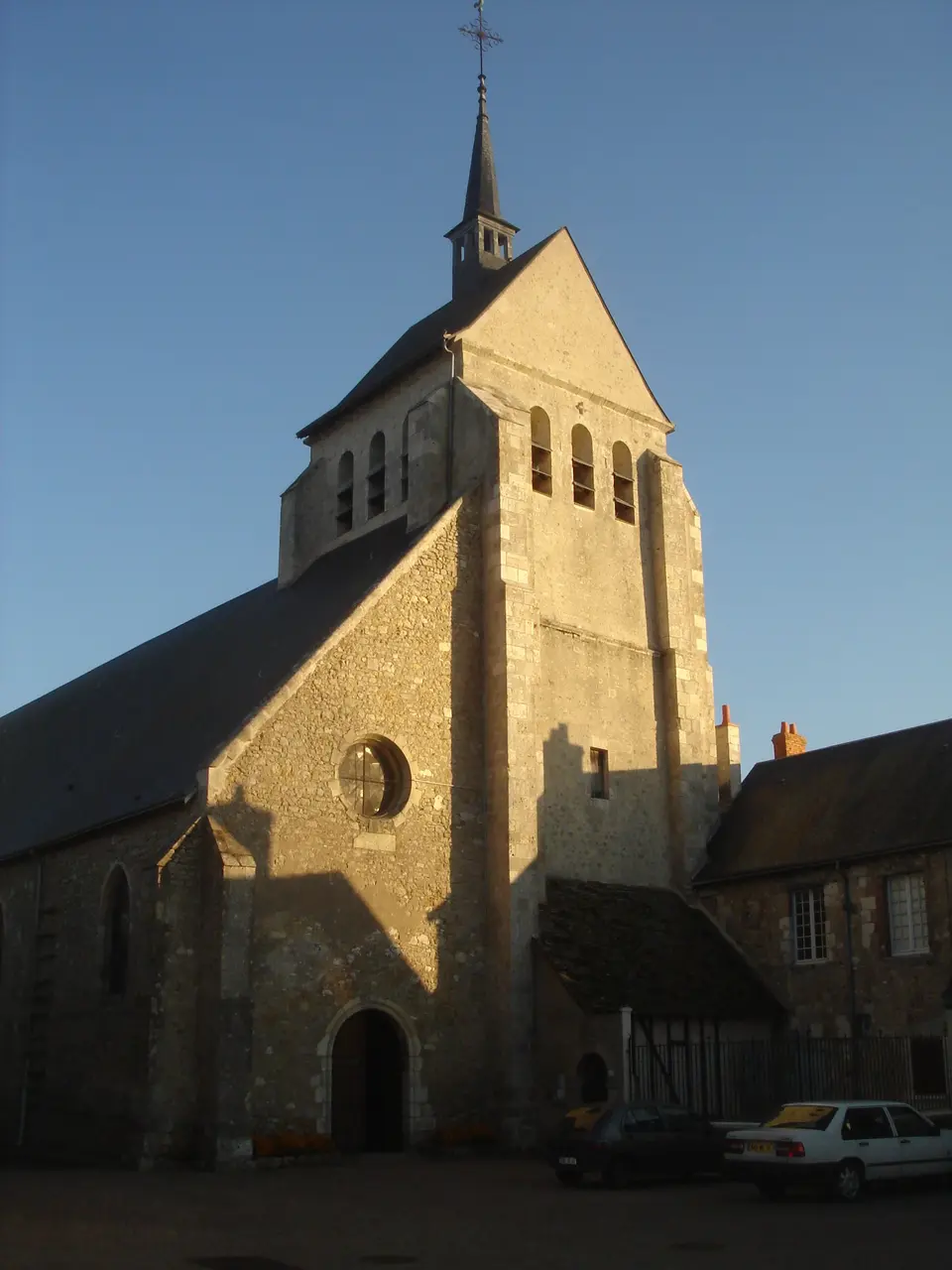Église Saint-Denis de Saint-Denis-de-l'Hôtel, Loiret, France 1