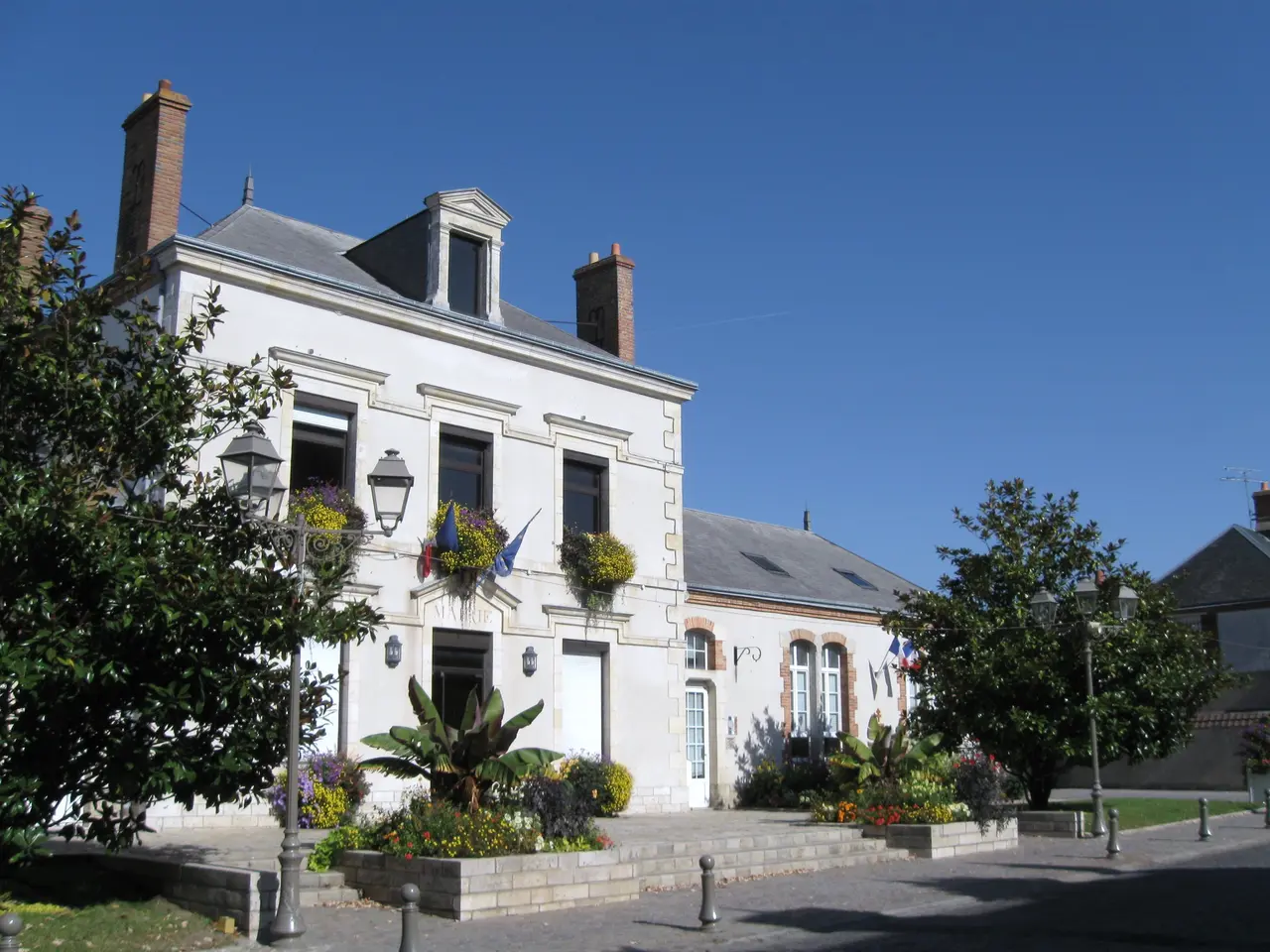 Saint-Denis-en-Val mairie 1