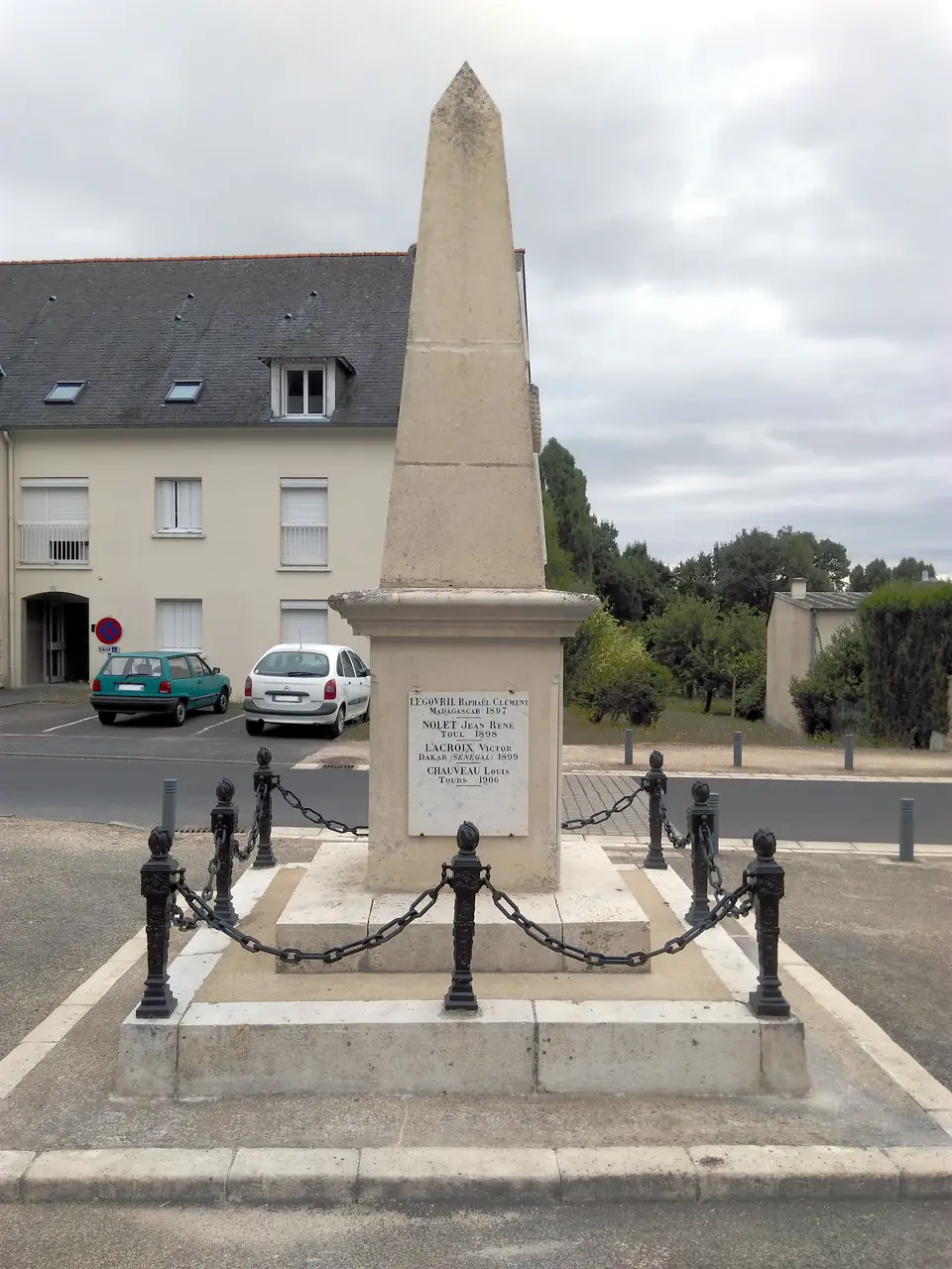 Monuments aux morts - Saint-Étienne-de-Chigny - 3