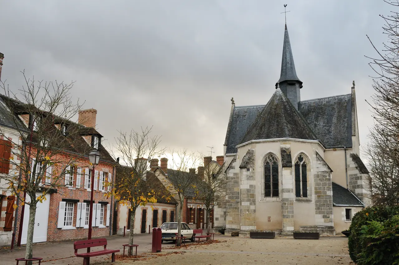 File:Selles-Saint-Denis chapelle Saint-Genouph 4.jpg
