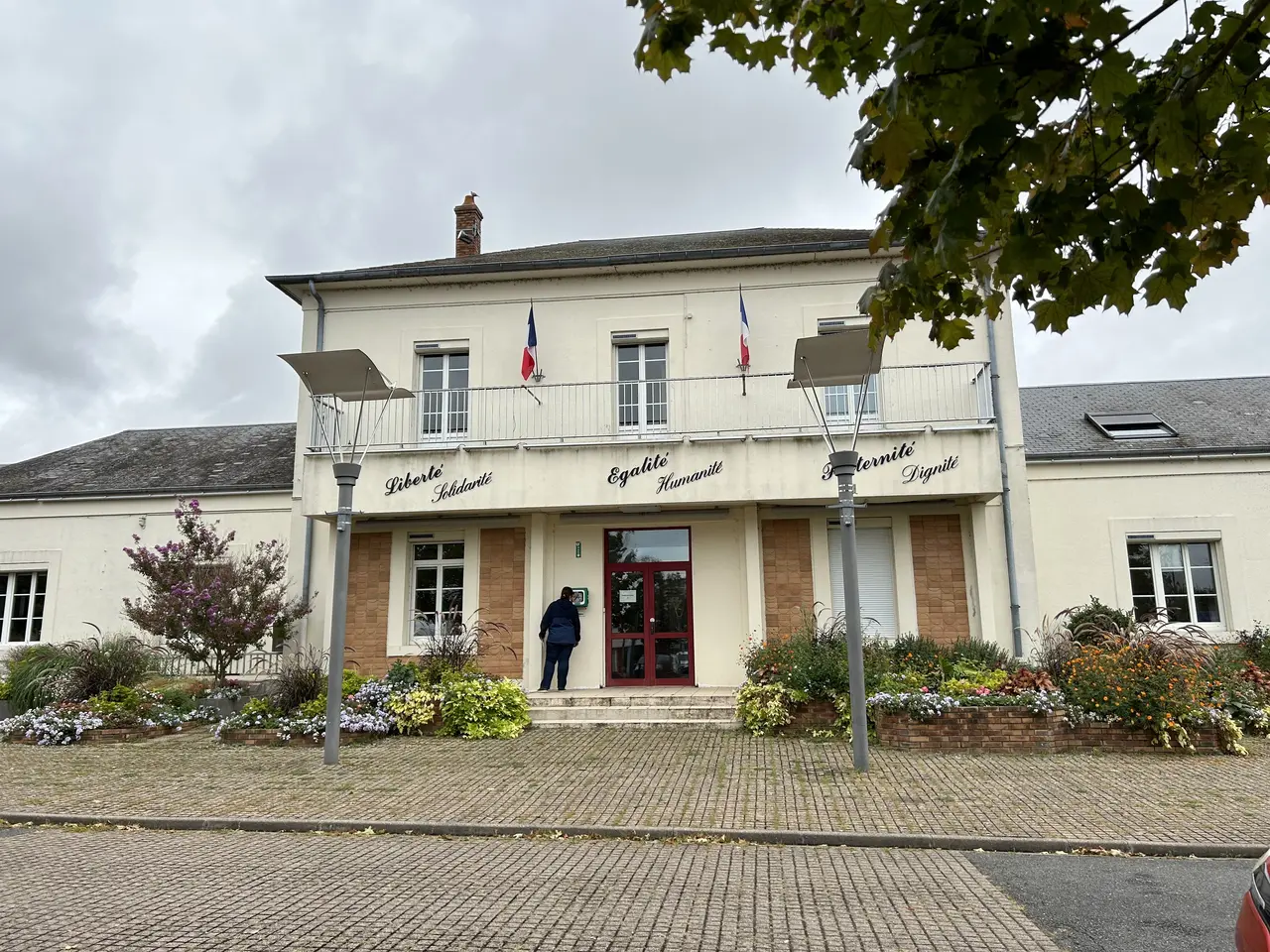 Saint-Germain-du-Puy - mairie