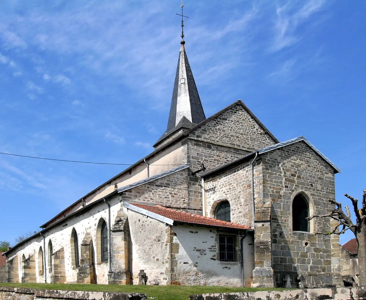 Saint-Ouen-lès-Parey, Église Sainte-Ode et Sainte-Trinité