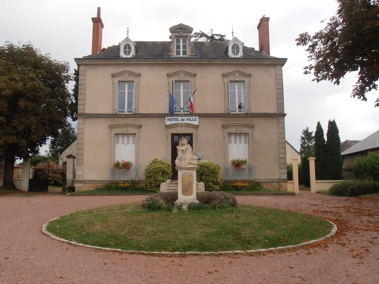 Mairie de Saint-Paterne-Racan