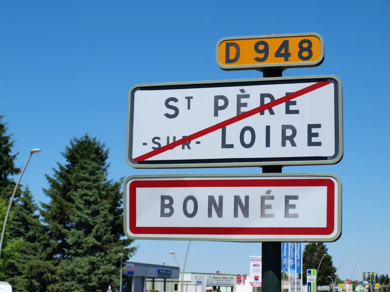Bonnée & Saint-Père-sur-Loire-FR-45-panneaux-02