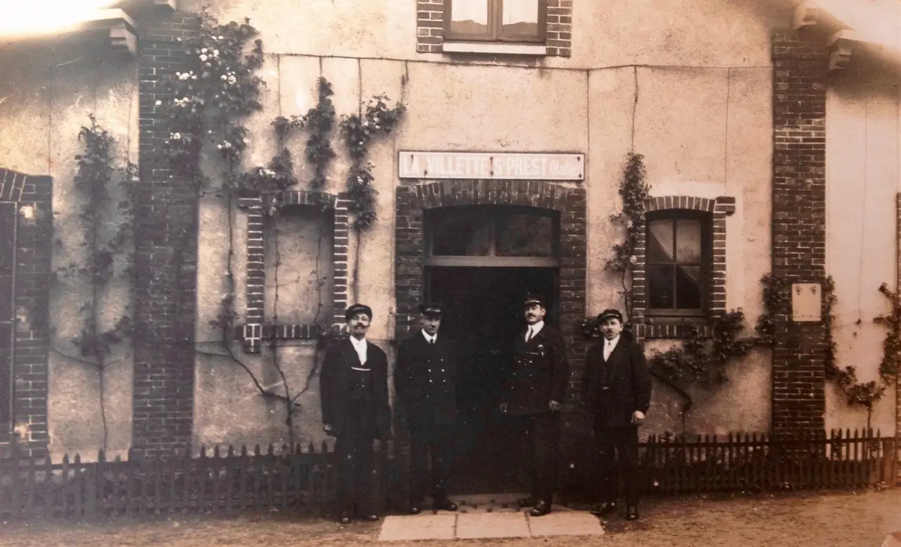 Halte de La Villette-Saint-Prest, années 1920, Eure-et-Loir, France