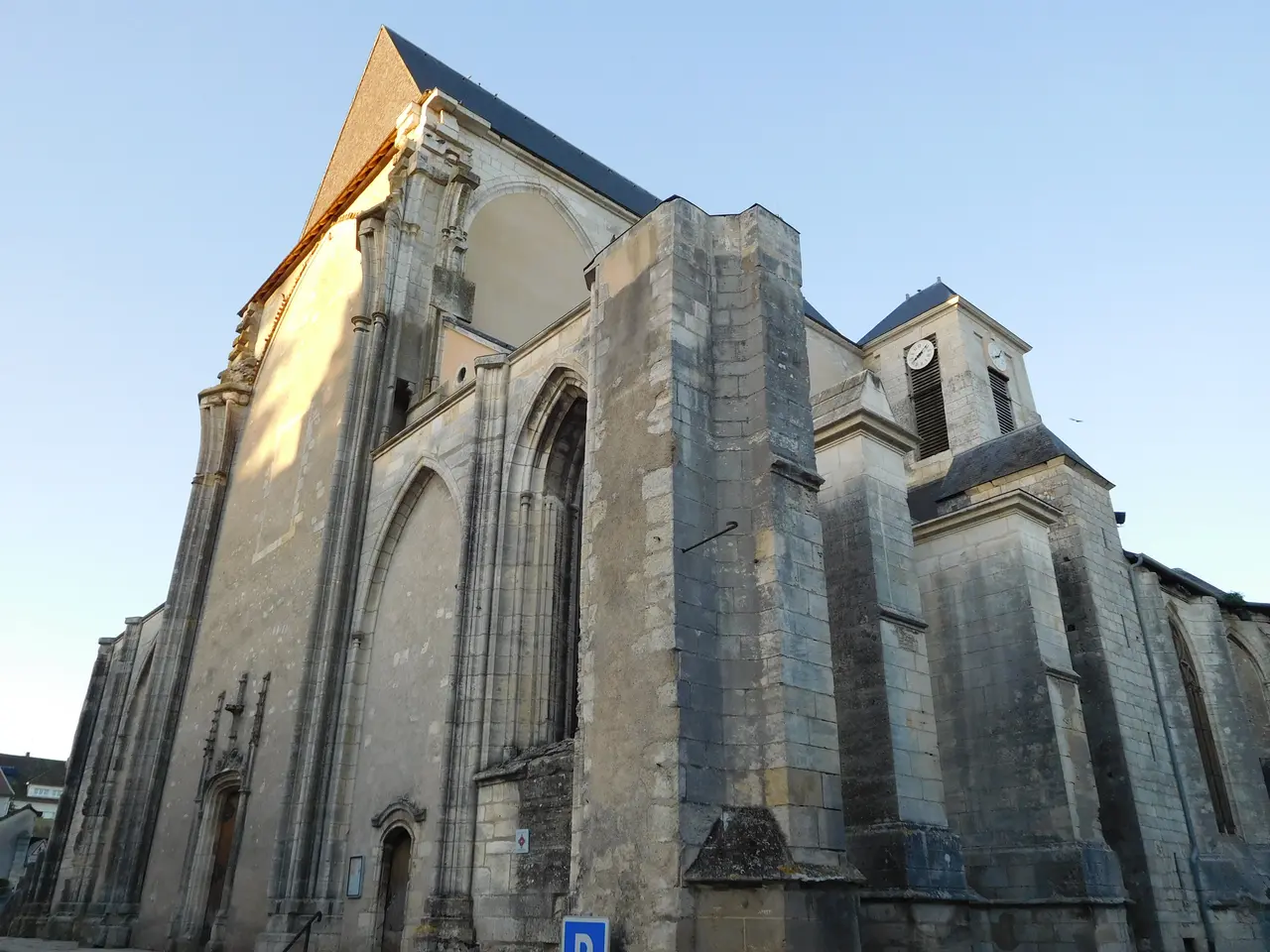 Abbaye de Saint-Satur, côté rue
