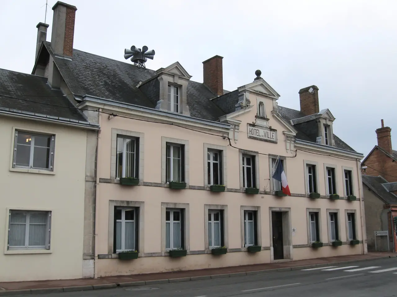 Salbris Hôtel de Ville 1