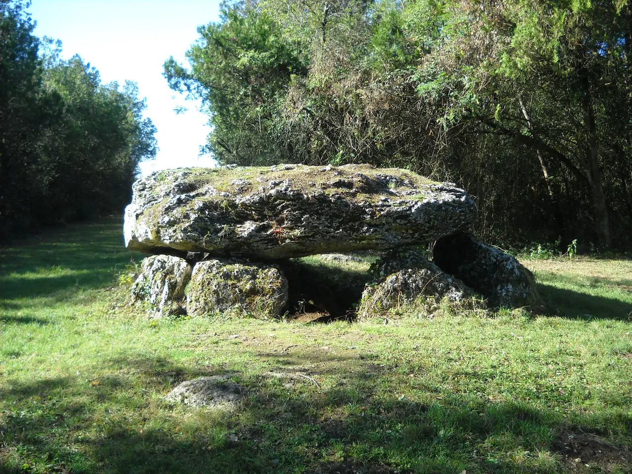 La pierre tournante (Tavers)