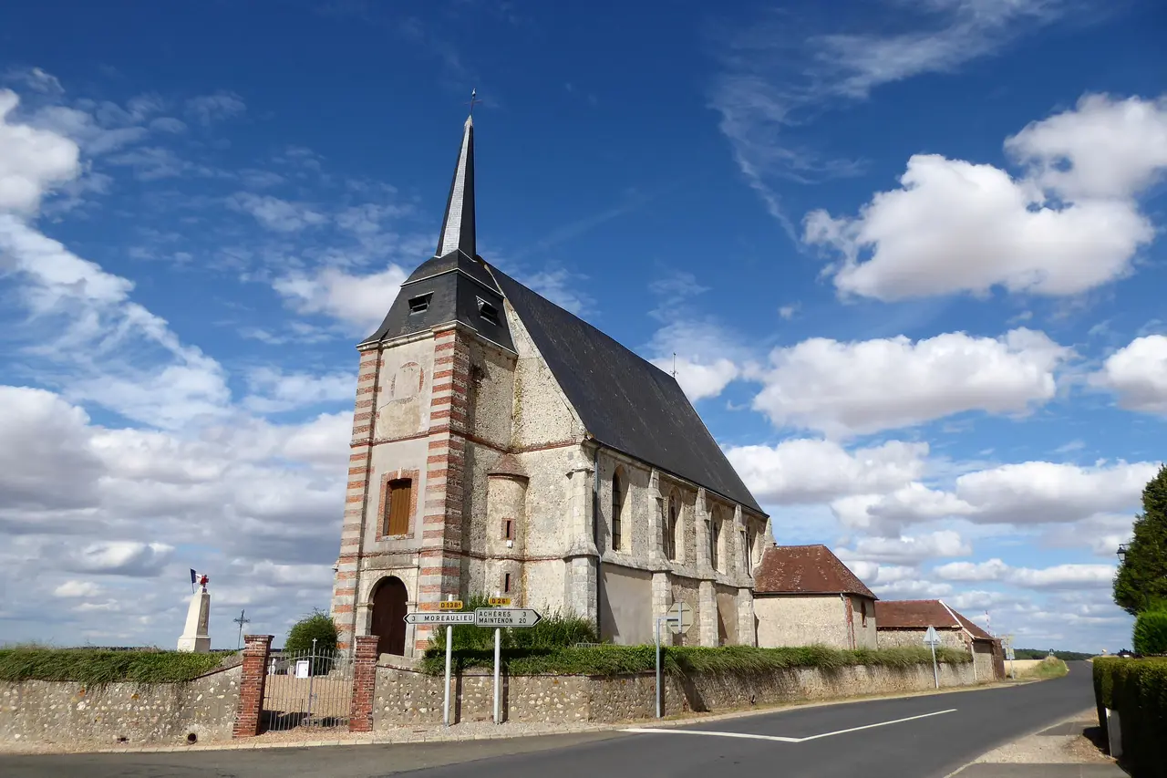 Église Saint-Paul Chêne-Chenu Tremblay-les-Villages Eure-et-Loir France