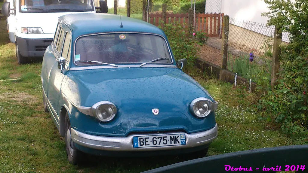Panhard PL 17 Break - Vernou sur brenne (37) - Avril 2014