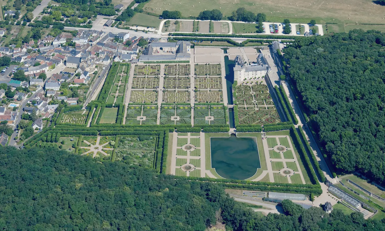 Aerial image of Château de Villandry (view from the southeast)