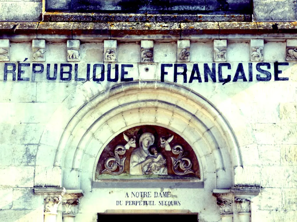 Eglise certifiée 'République Française' (Villedieu-sur-Indre)