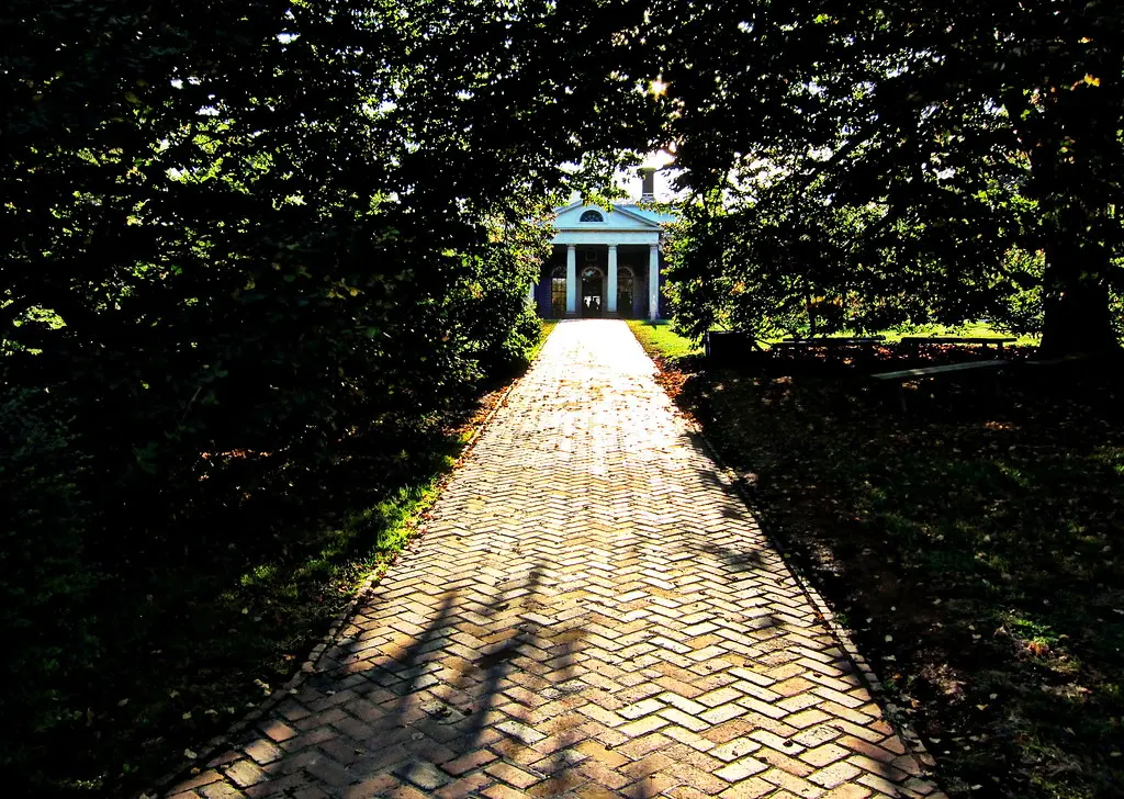 approaching Monticello