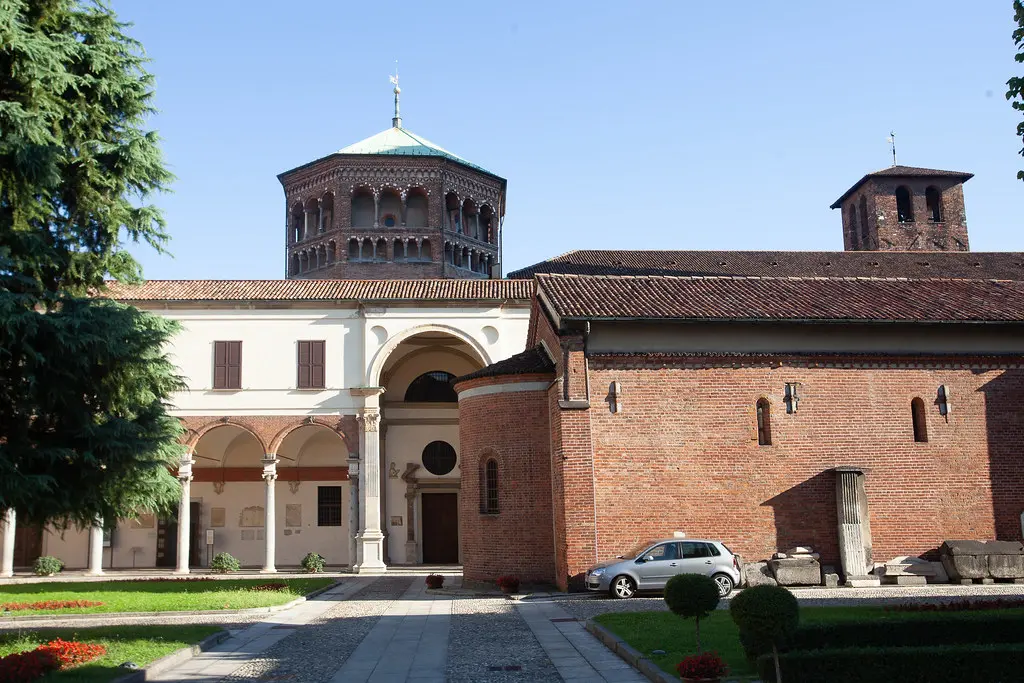 Milano. Basilica di Sant'Ambroggio. Canonica. 2010.09.10