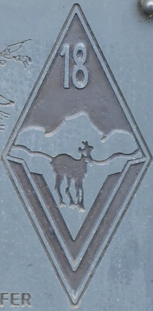 Attigny-FR-08-mémorial 18e RI-03 (cropped)