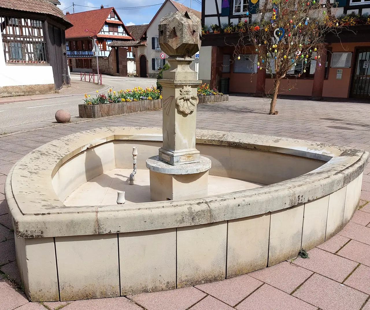 Blaesheim fontaine cadran solaire1