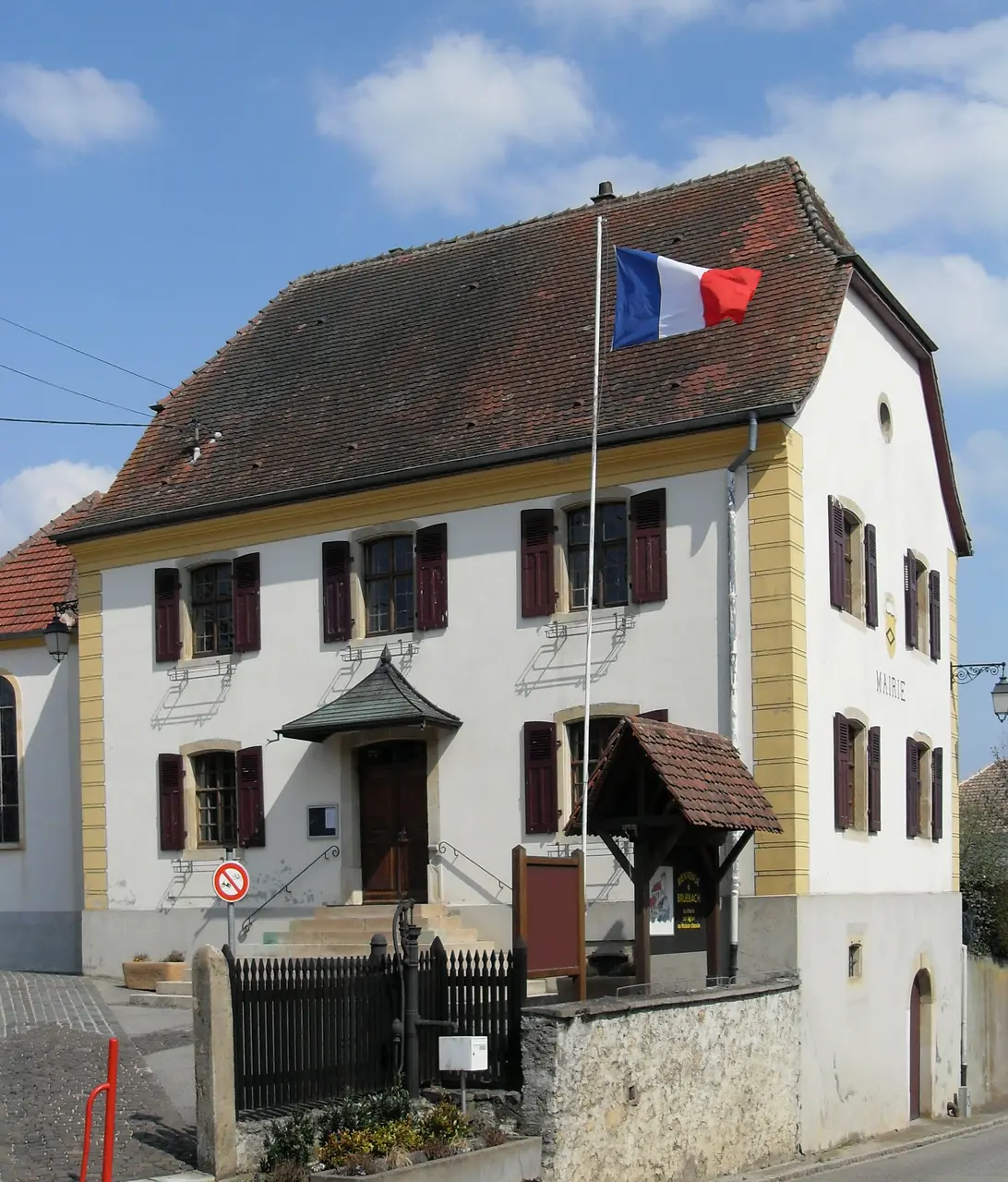 File:Bruebach, Mairie.jpg