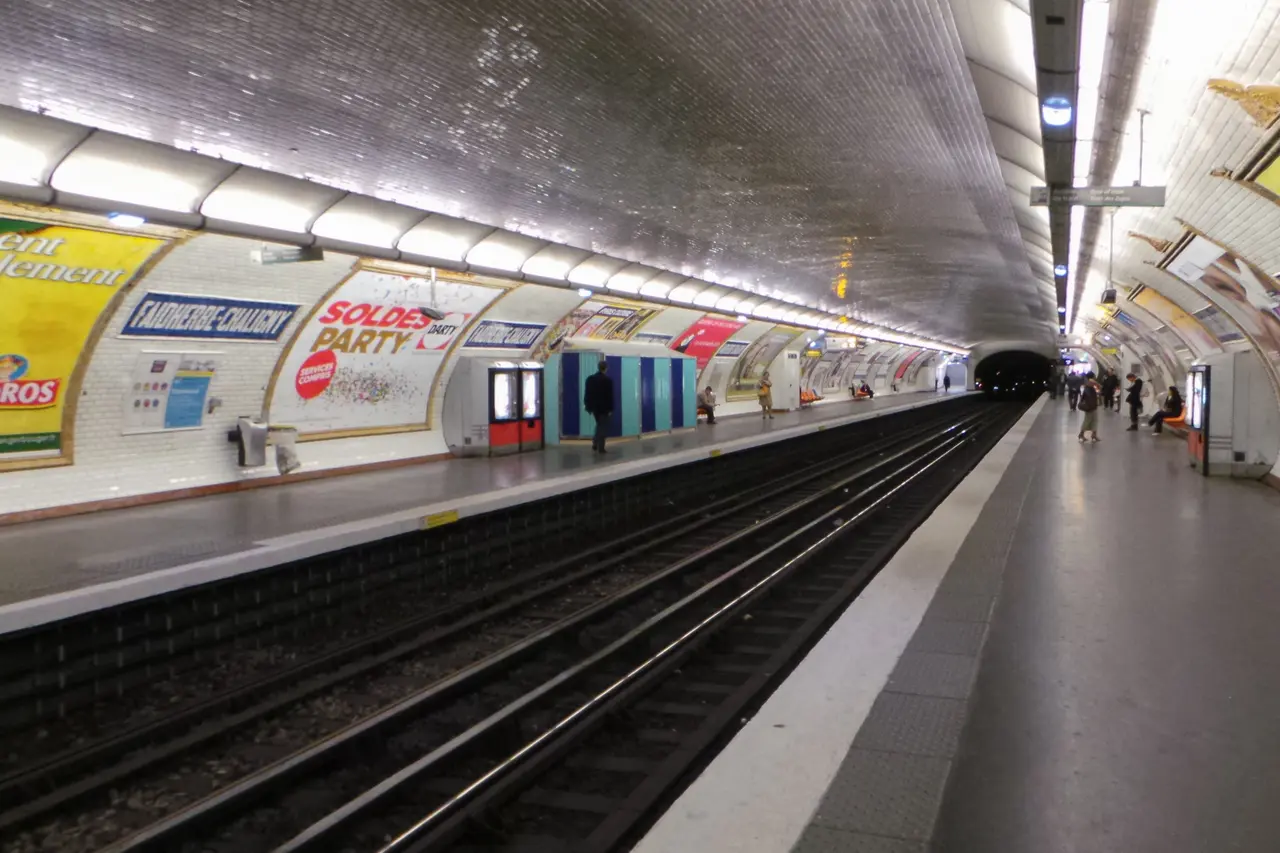 Station métro Faidherbe-Chaligny - 20130627 163439
