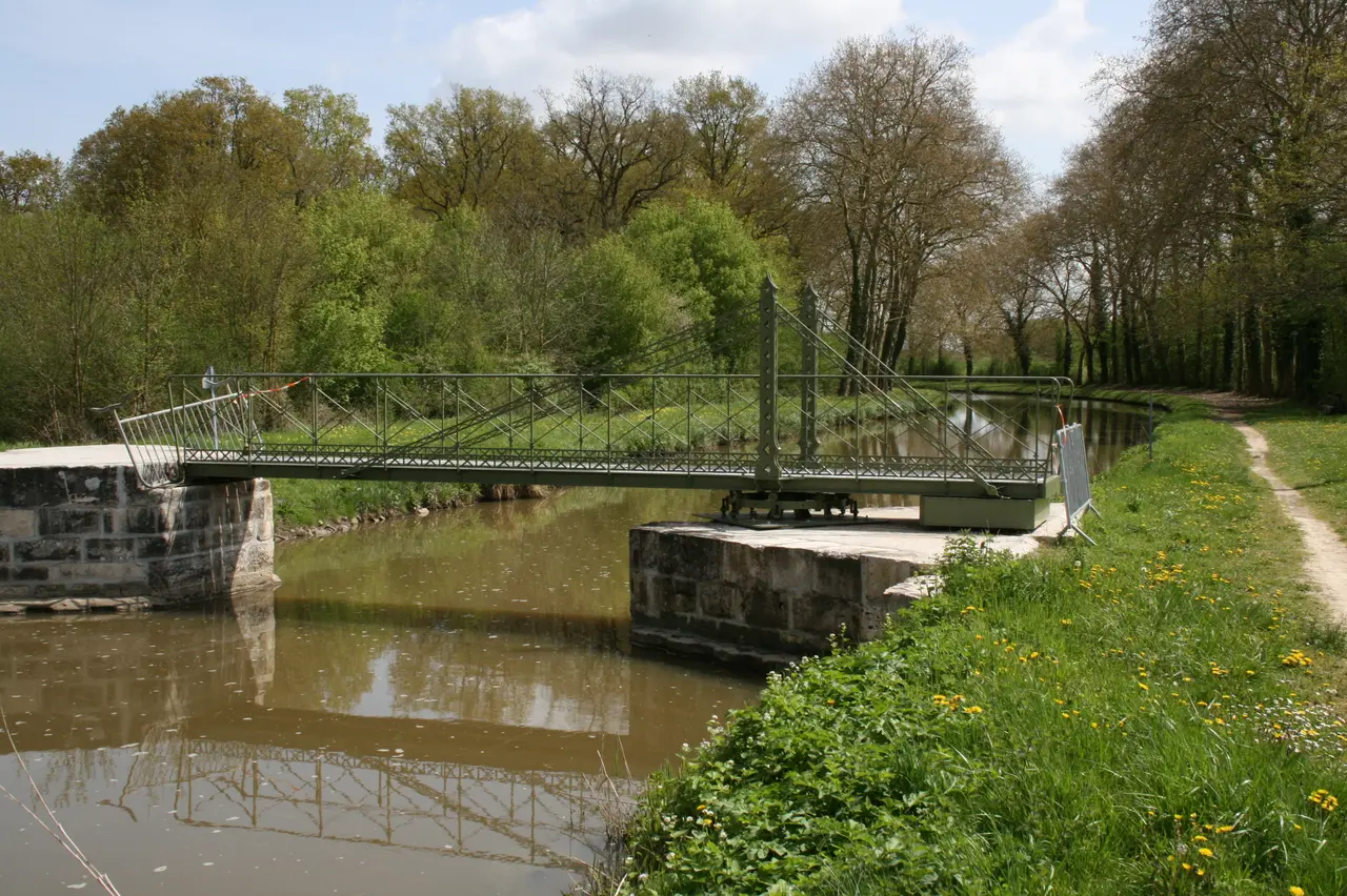 File:Pont Tournant - Chevillon-s-Huillard (4).JPG