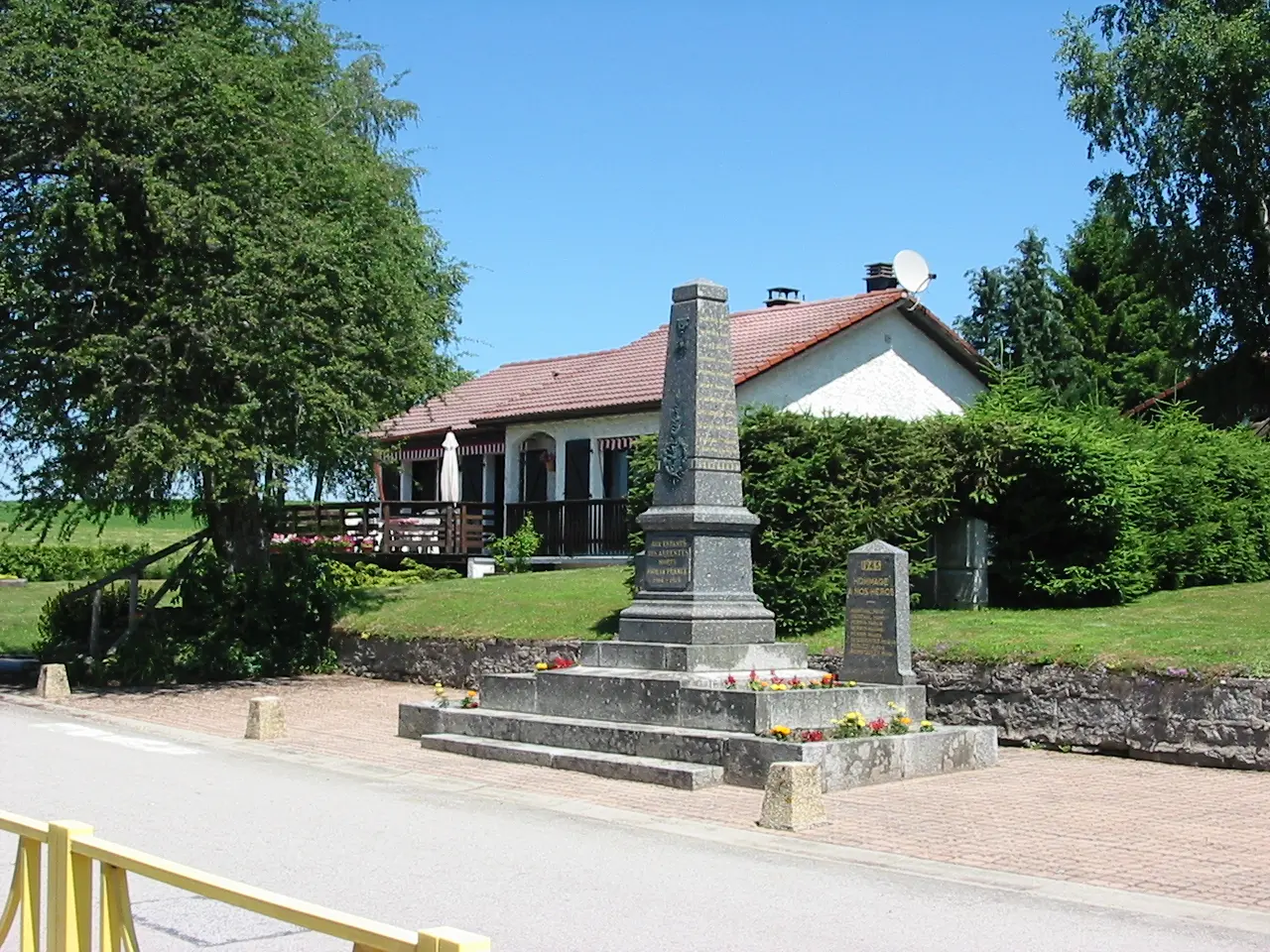 File:Arrentès-de-Corcieux monument.jpg