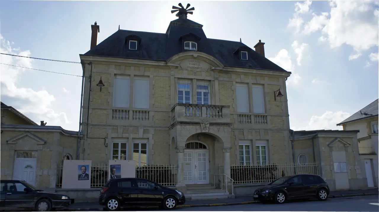 File:Mairie de Courcy 819.JPG