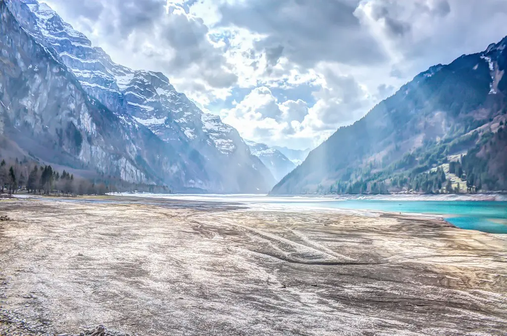 Klöntalersee / Creative Commons / Der Klöntalersee liegt im schönen sonnigen Glarnerland. Jeder der gerne fotografiert oder einfach mal entspannen will, kann ich diesen einzigartigen Ort empfehlen.