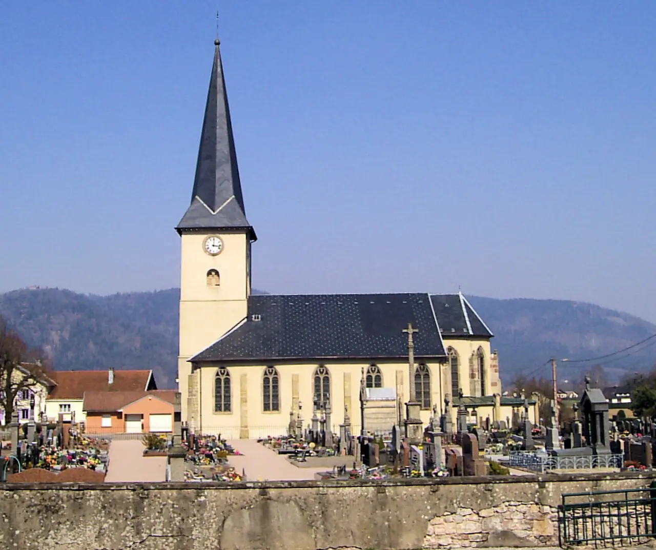 Dommartin-lès-Remiremont, Église Saint-Laurent 1