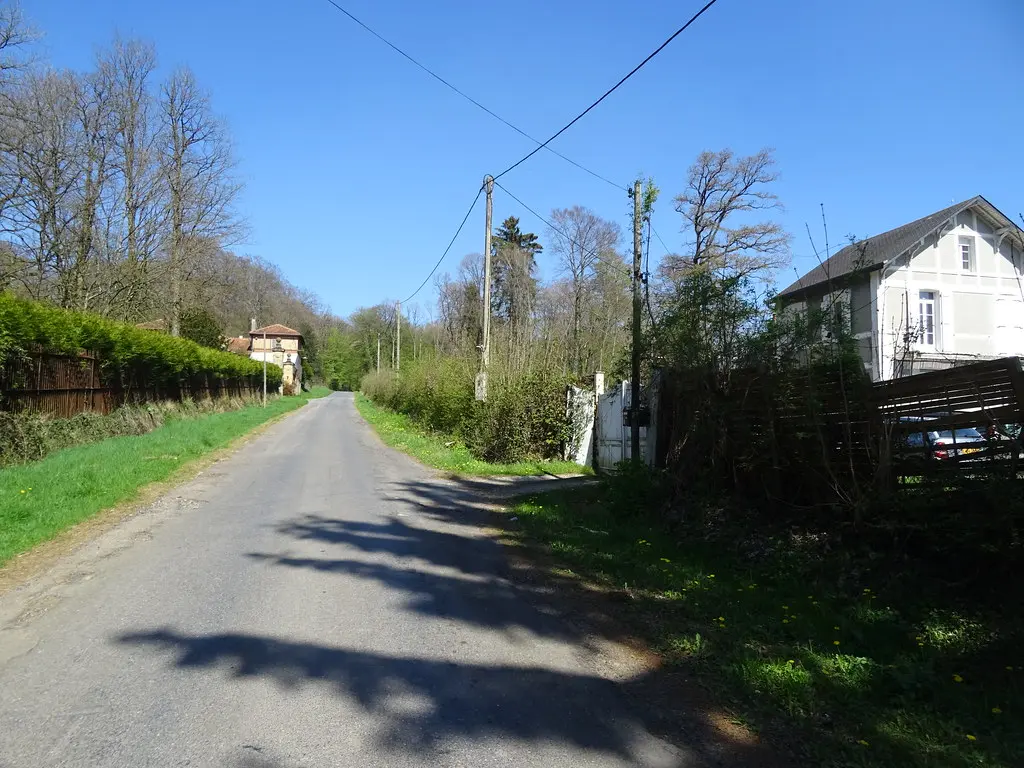 Rue de la Garenne au fond de Givonne, à la sortie nord de Sedan, Ardennes