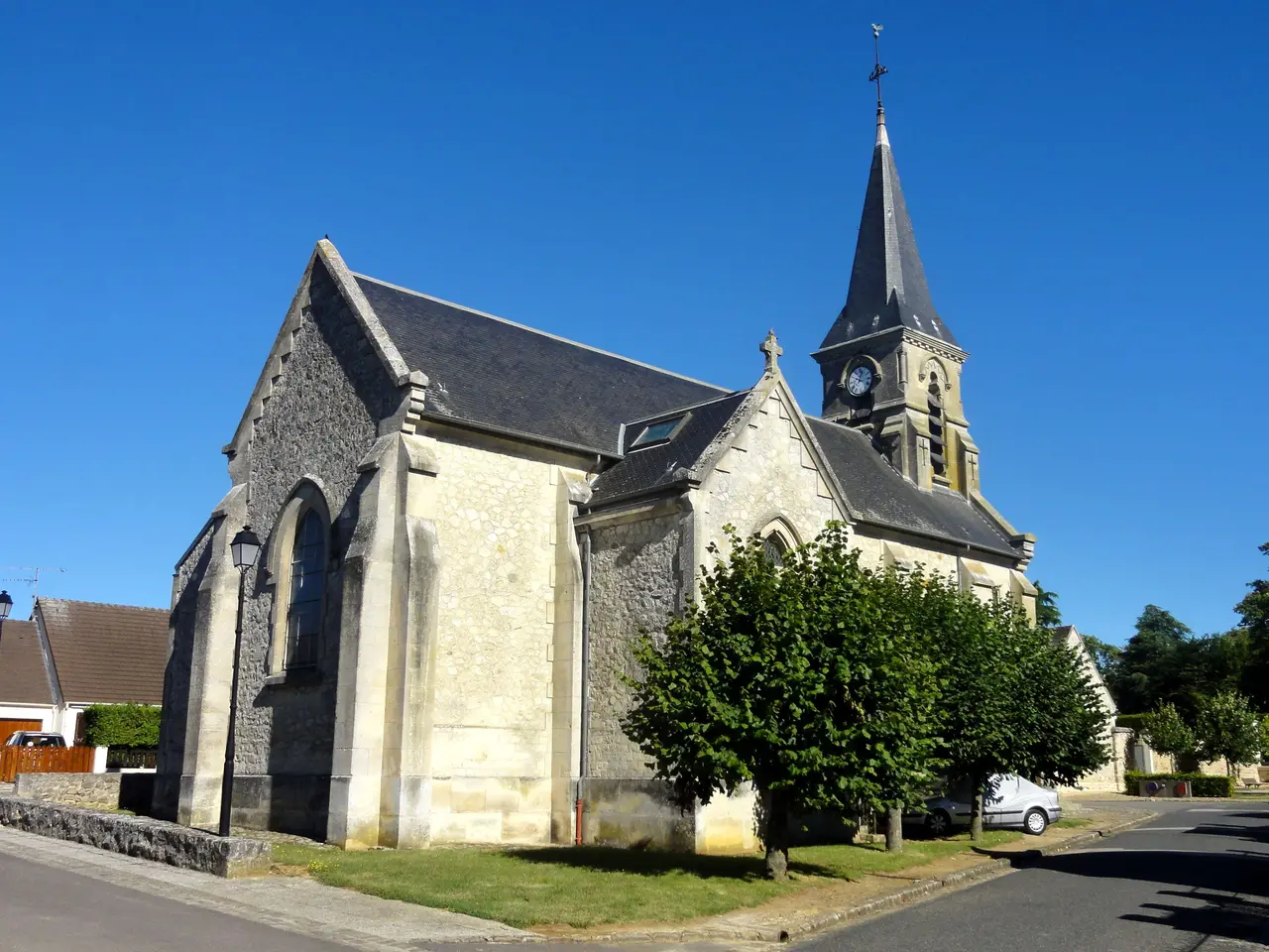 Gondreville (60), église Saint-Martin, vue depuis le sud-est