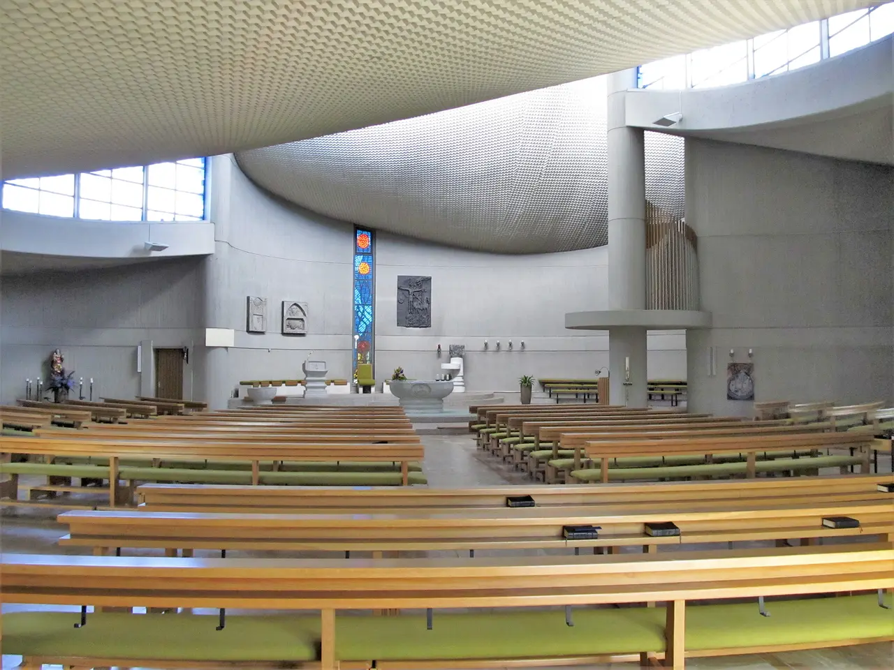 Herbitzheim Katholische Kirche Innen 01
