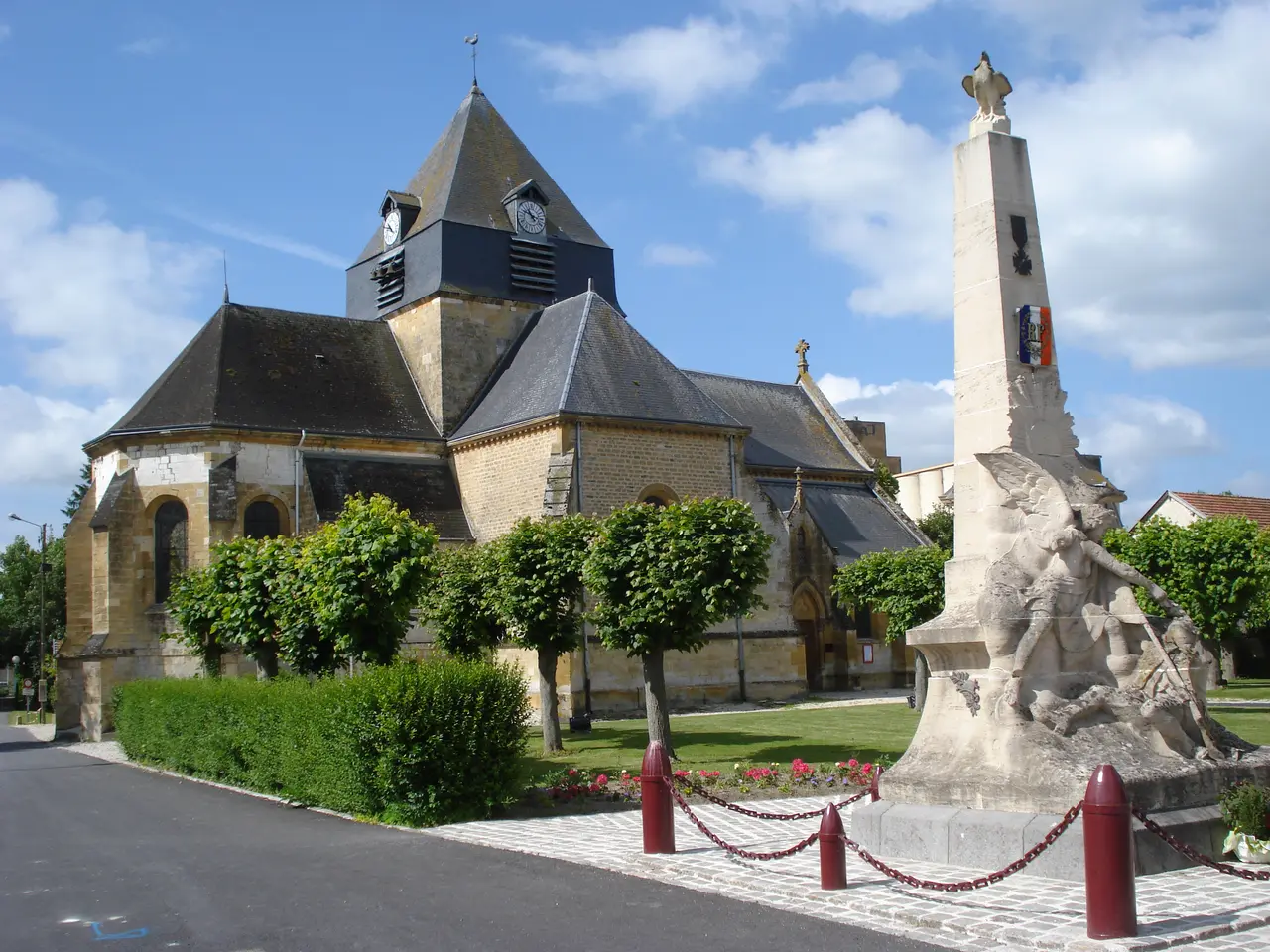 File:Church and war memorial at Juniville (Ardennes, Fr).JPG