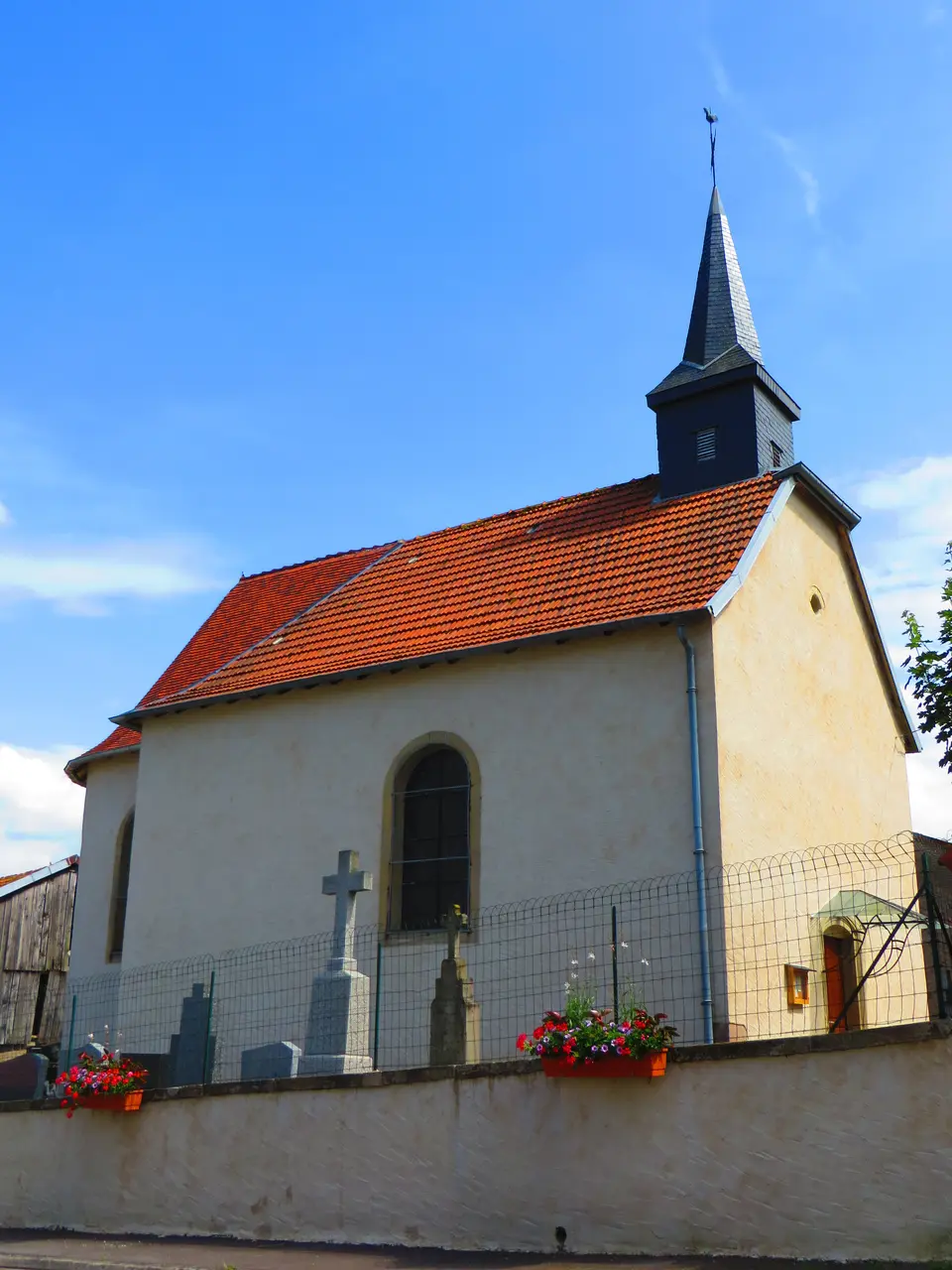 File:Laneuveville Lorquin eglise.JPG