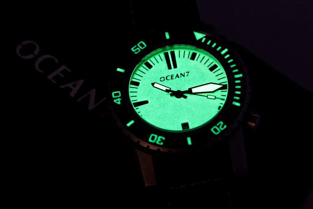 Ocean7 LM-1 dive watch lume