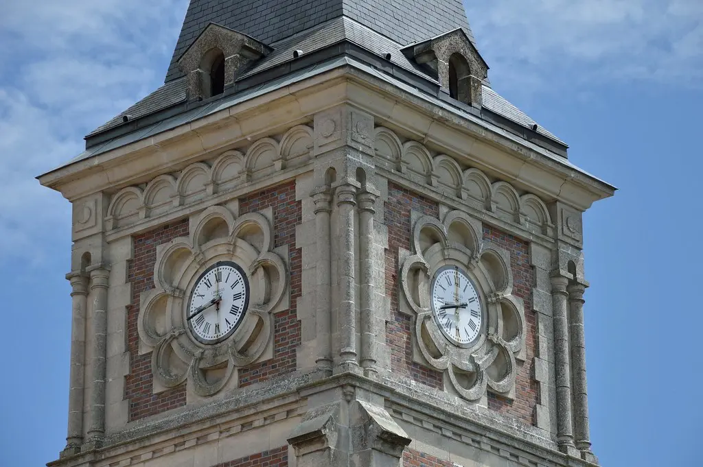 Horloge d'une église à Méry-sur-Seine
