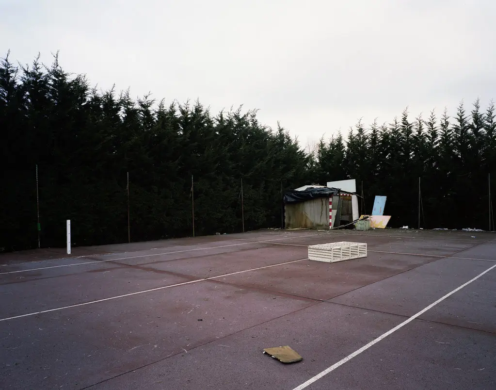 Terrain de tennis, ancien centre de loisirs des Milleries, Messein, mars 2013