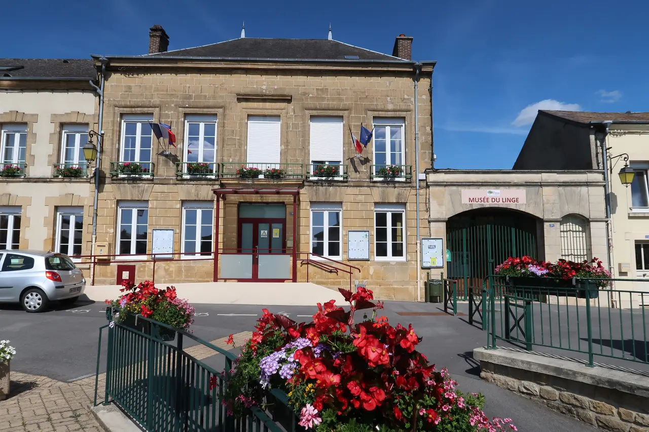 Montcy-Notre-Dame, mairie, musée du linge