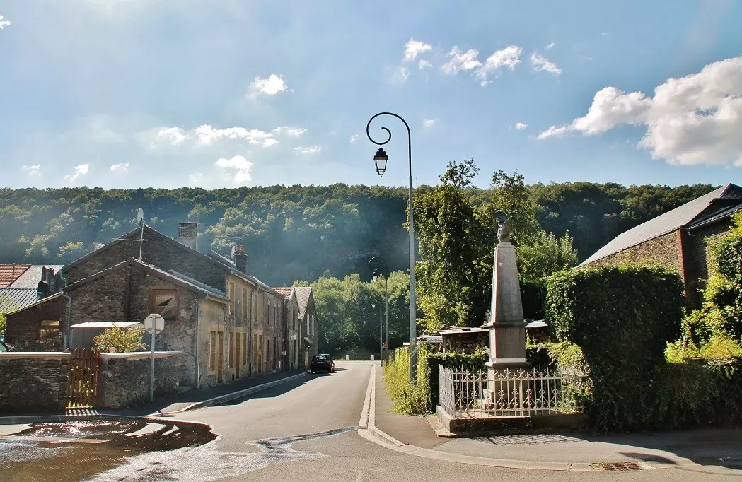 165 (2) Nohan-sur-Semoy ( 08800 )