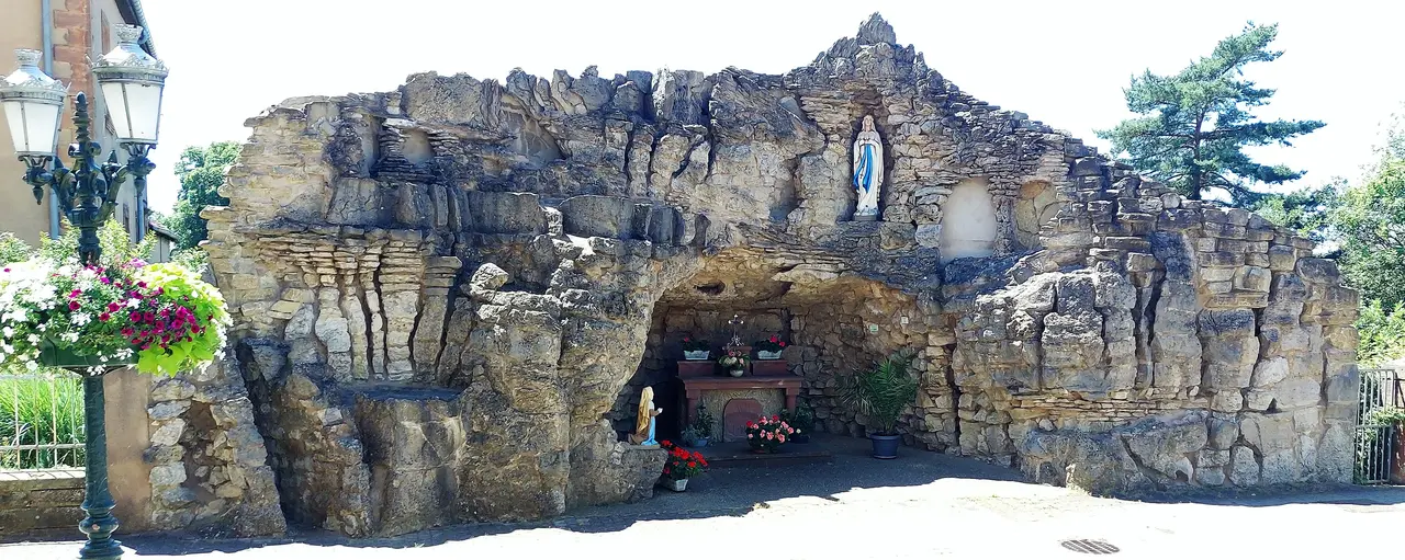 Petit-Réderching grotte de lourdes église de l'exaltation de la sainte croix1