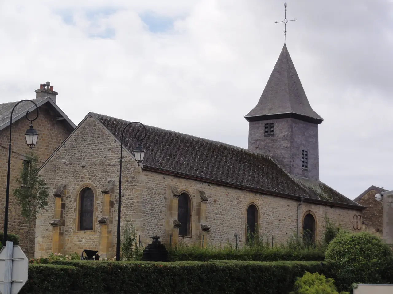 Prix-lès-Mézières (Ardennes) église (1)