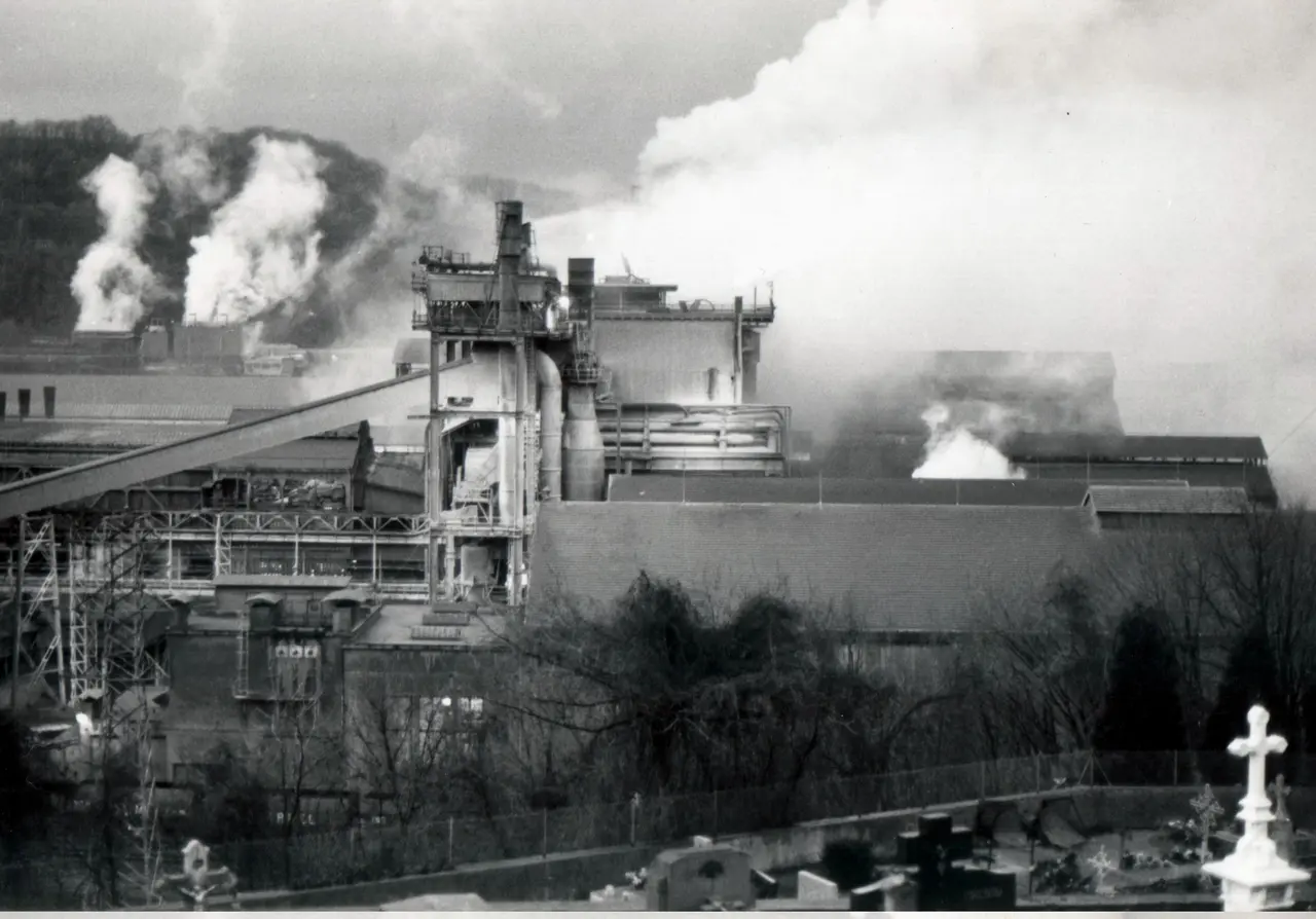 File:La Providence Réhon - integrated steel mill 2.jpg