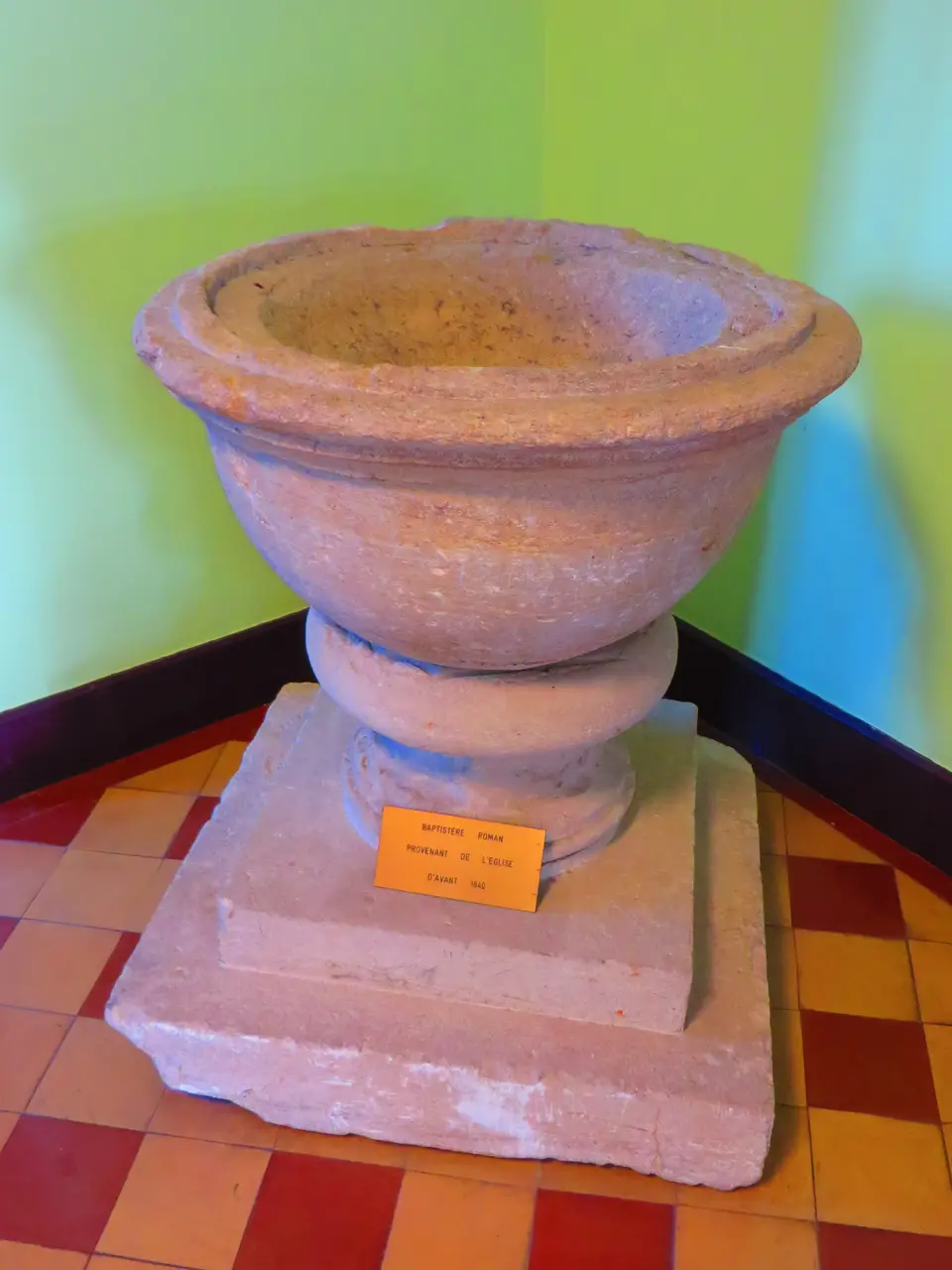 Rémilly Baptistere de l'ancienne église