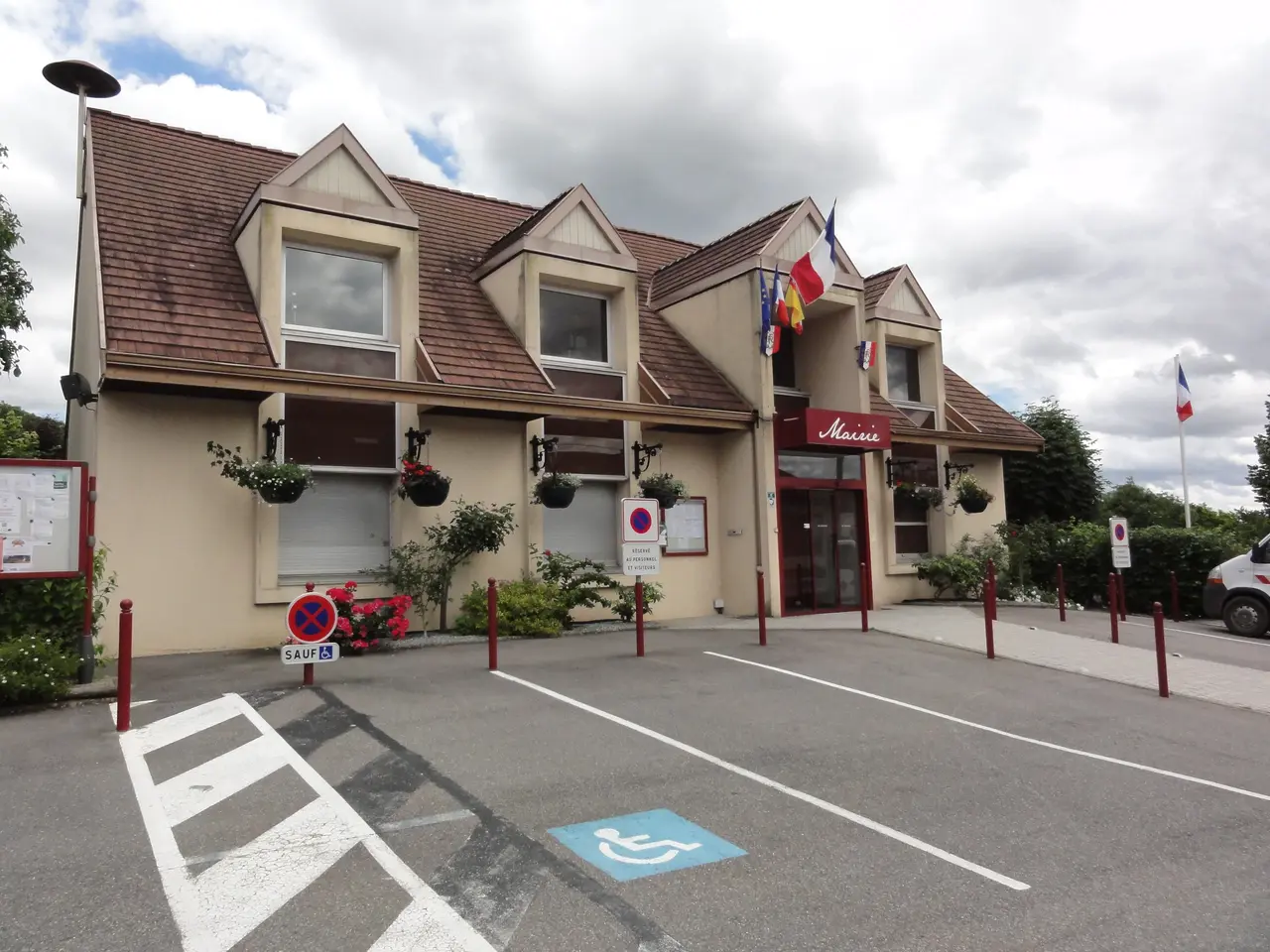 File:Richardménil (M-et-M) mairie.jpg