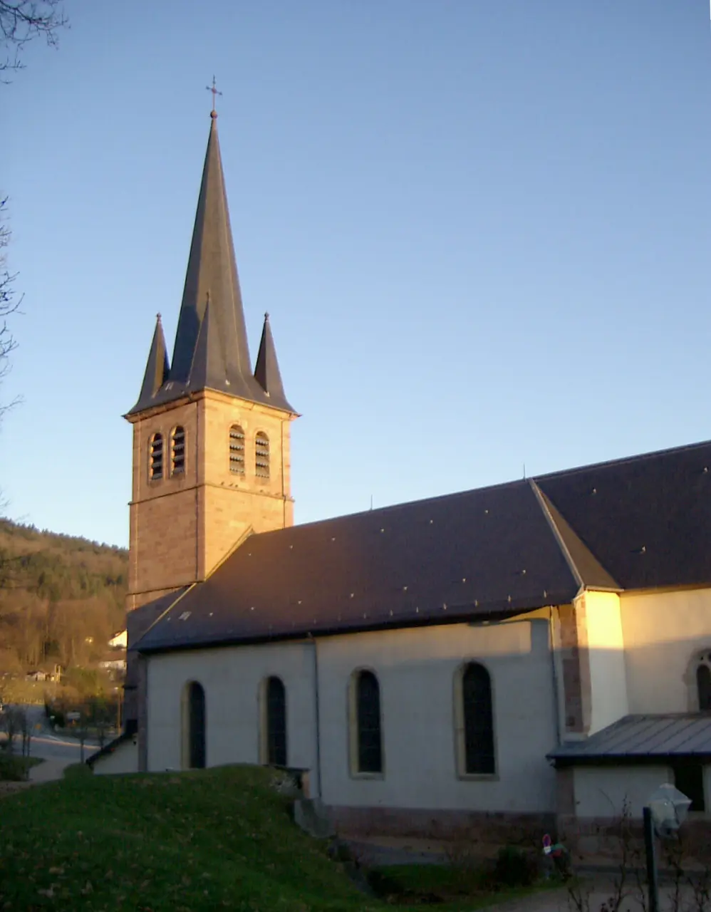 File:Saint-Nabord, Eglise Saints-Nabord-et-Gorgon.jpg