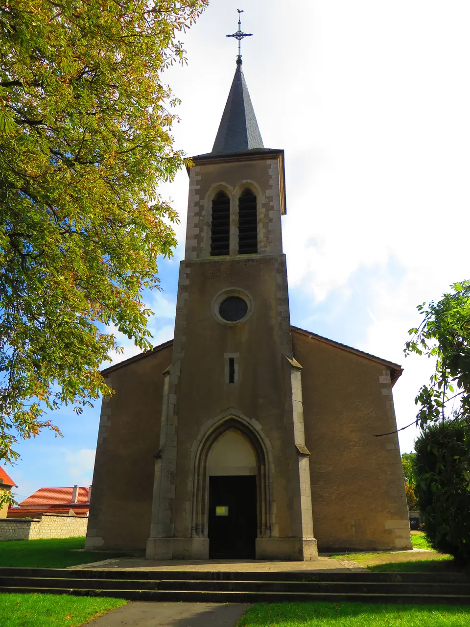 Fossieux l'église Sainte-Marguerite