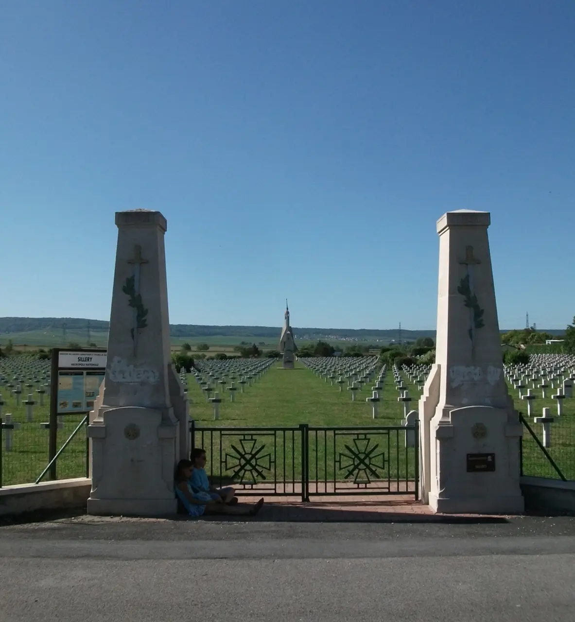 Entrée de la nécropole nationale Sillery